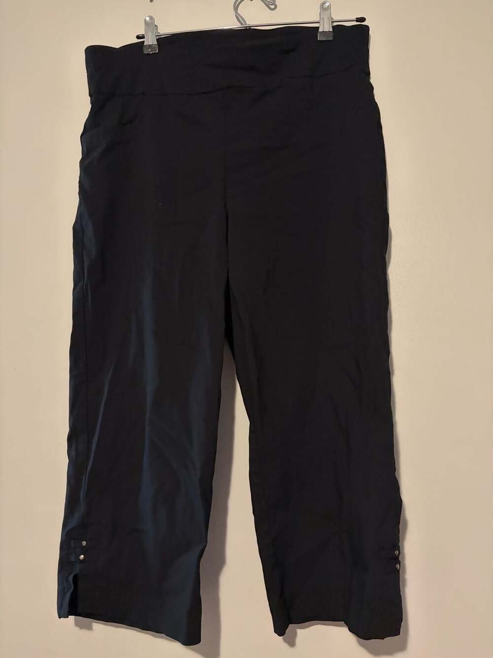 Hearts of Palm Woman Black Cropped Pants Size 16W with Studded Hem Detail